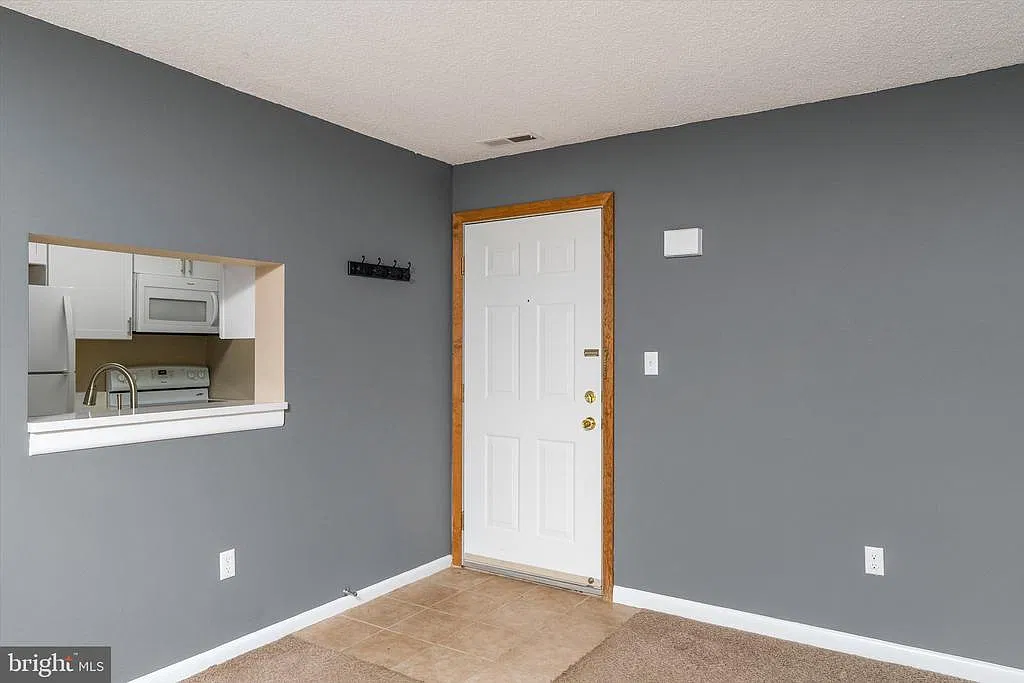 1 bed, 1.0 bath, 675 sqft, $1,950 — Photo 3