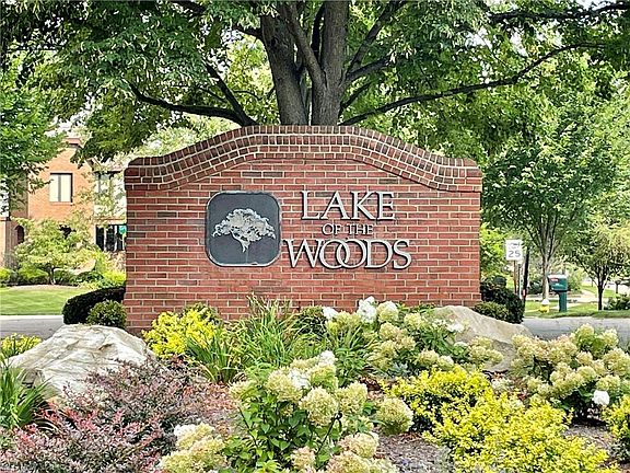 3rd image of 521 Lake Of The Woods Blvd