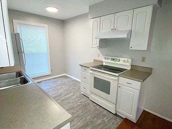 3rd image of 8037 N Stoddard Ave