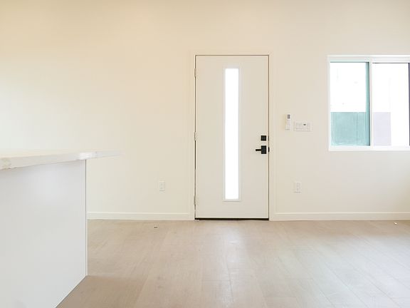 4th image of 1513 S Hayworth Ave #1