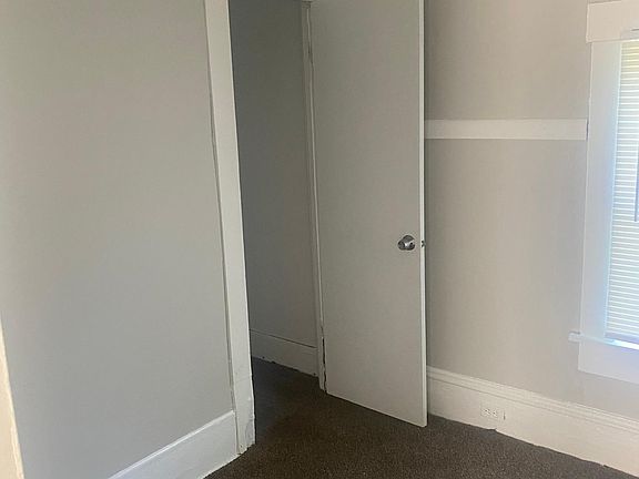 3rd image of 1109 E 63rd St APT 1