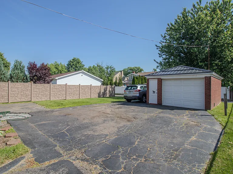 1323 Lincoln Way — Photo 33
