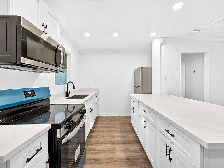9211 Clearway Dr — Photo 14