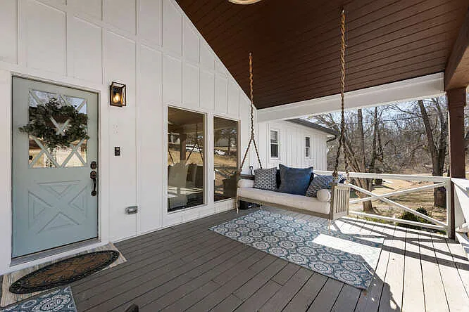 4035 Lacey Dr — Photo 2