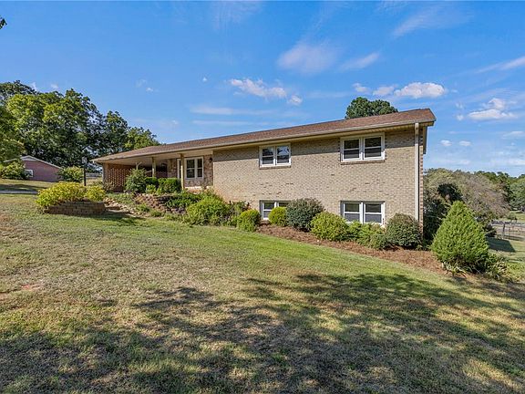 3rd image of 217 Brentwood Cir