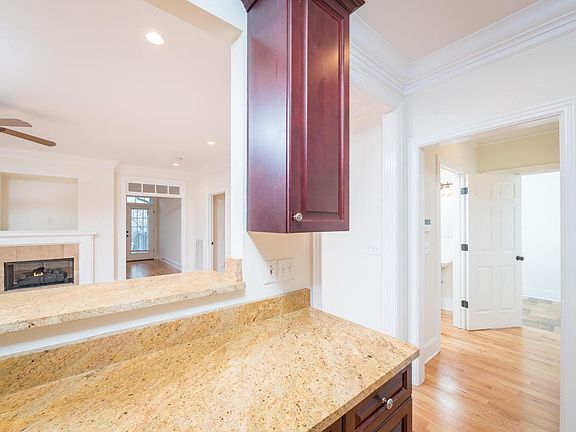 5th image of 1607 Westover Ln #34