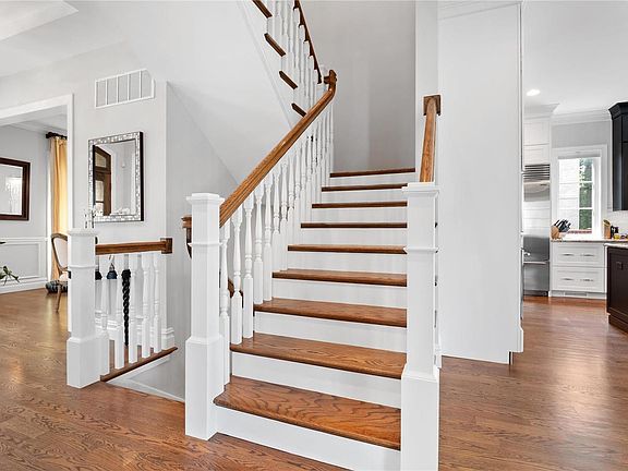 5th image of 8173 Stratford Dr