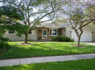 907 Meadow View Ct, Savoy, IL 61874