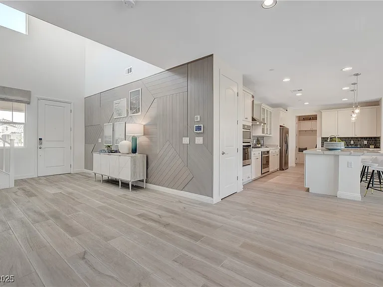 1075 N Water St — Photo 14