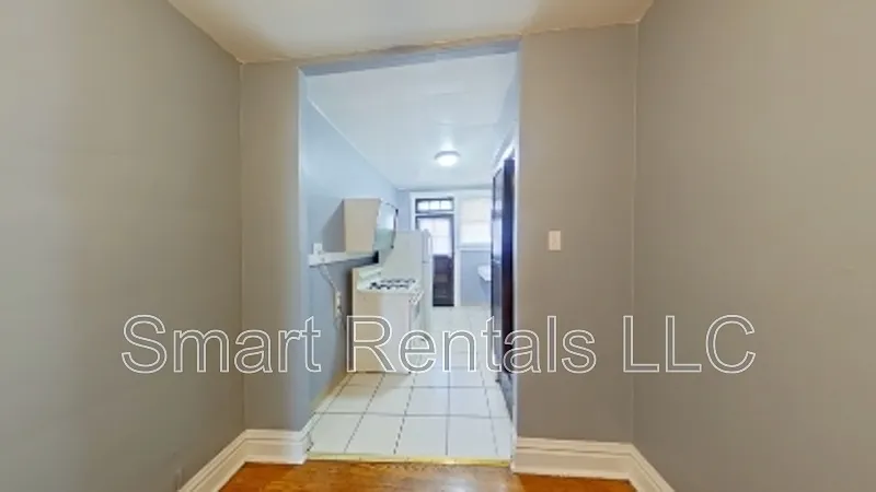 1 bed, 1.0 bath, 900 sqft, $699 — Photo 3