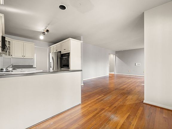 4th image of 208 Rock Ridge Rd