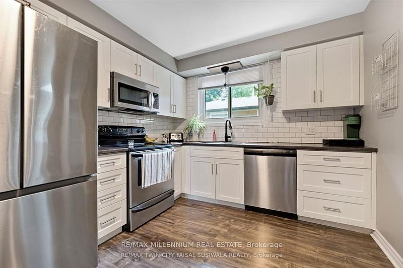 Kitchener House for rent - 4 Bedrooms — photo 9