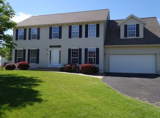 2104 Fox Trail Dr NE, Cedar Rapids, IA 52402