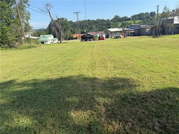 101 E Hill St #15-16, Alpena, AR 72611