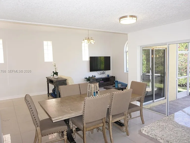 1057 SE 6th Ave — Photo 6