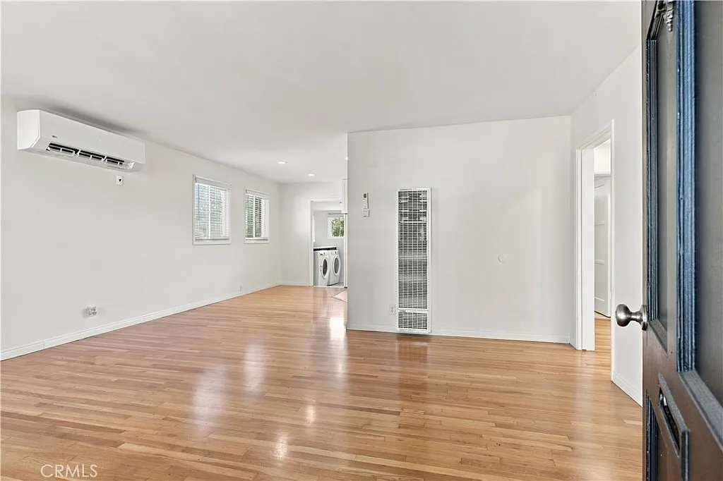 2 bed, 831 sqft, $4,750 — Photo 3