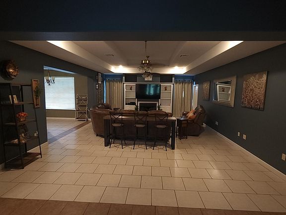 4th image of 700 Evangeline Dr