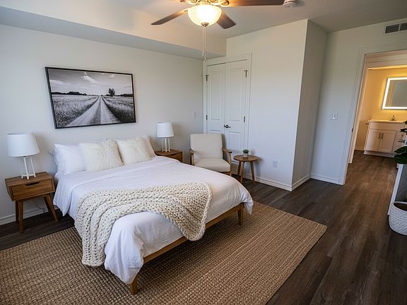 4th image of 6208 Commerce Dr #102