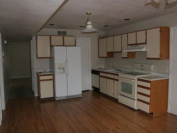 Kitchen/Dining Area