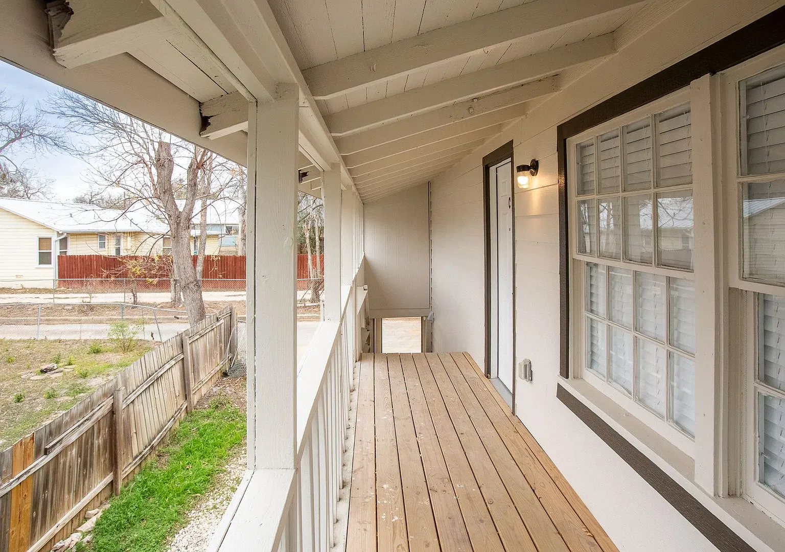 Updated 1 Bedroom / 1 Bathroom Apartment - Close to Campus — Photo 4