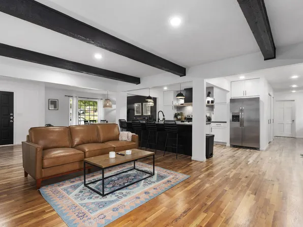 8809 W 106th Cir, Overland Park, KS 66212