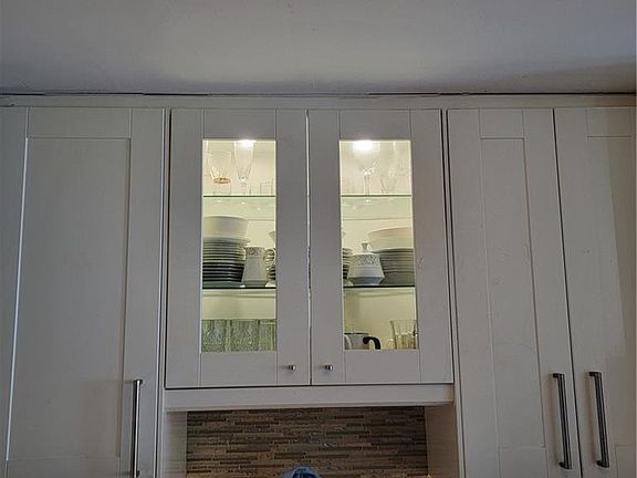 4th image of 1039 E 86th St APT 3