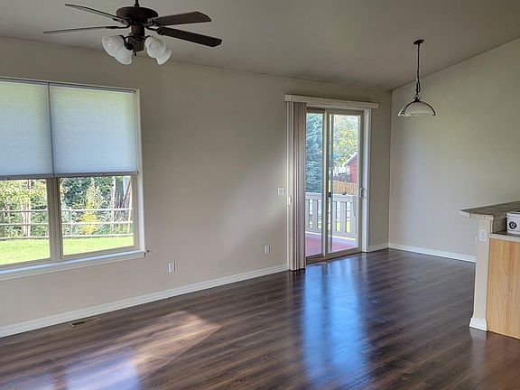 4th image of 2959 Oliver St