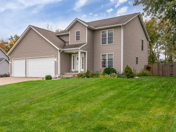 5619 Buckhorn Ln, Davenport, IA 52802