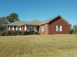 38 Oak Leaf Dr, Trenton, TN 38382