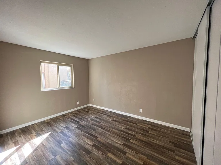 328 Northbank Ct #13 — Photo 9