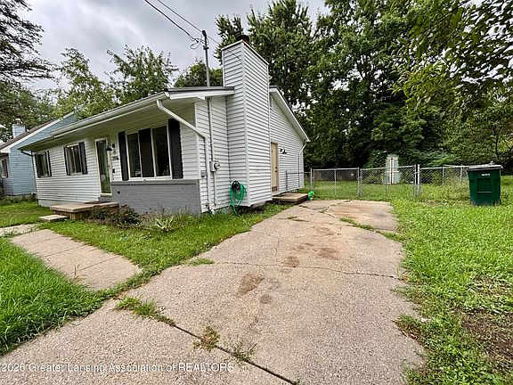 2nd image of 2916 Viking St