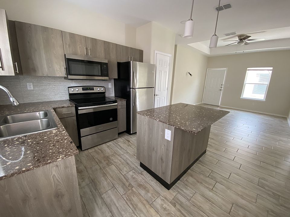 1st image of 4903 N Hiawatha Dr #1