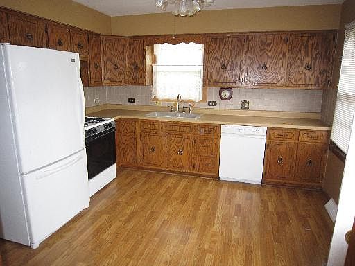 5th image of 1017 E Woodrow Ave