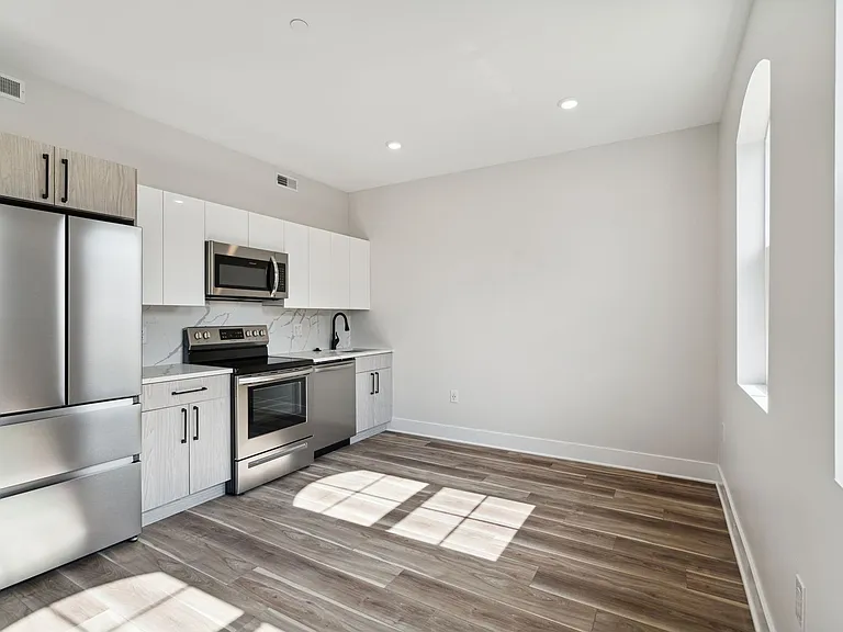 862 N 41st St — Photo 14