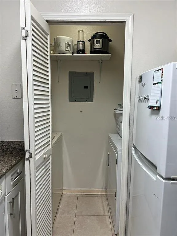 2 bed, 2.0 bath, 996 sqft, $1,700 — Photo 3