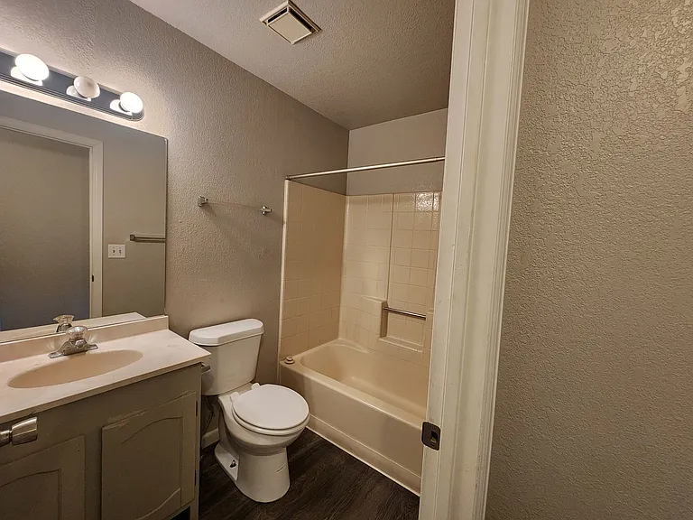 223 N Race St #C — Photo 18