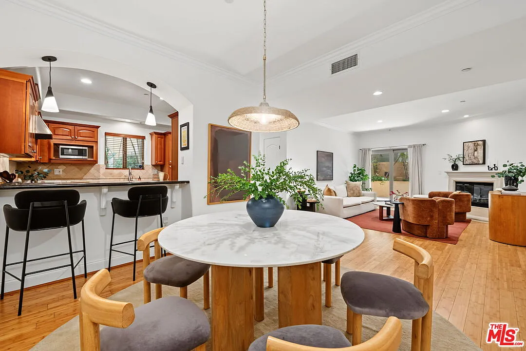 2 bed, 2.0 bath, 1358 sqft, $4,500 — Photo 1