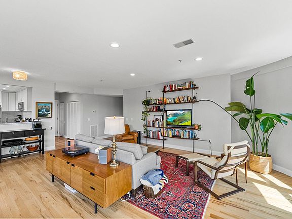 5th image of 400 9th St APT W5e