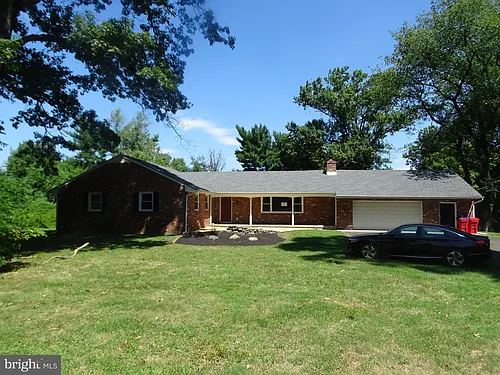 449 E Street Rd Photo 1