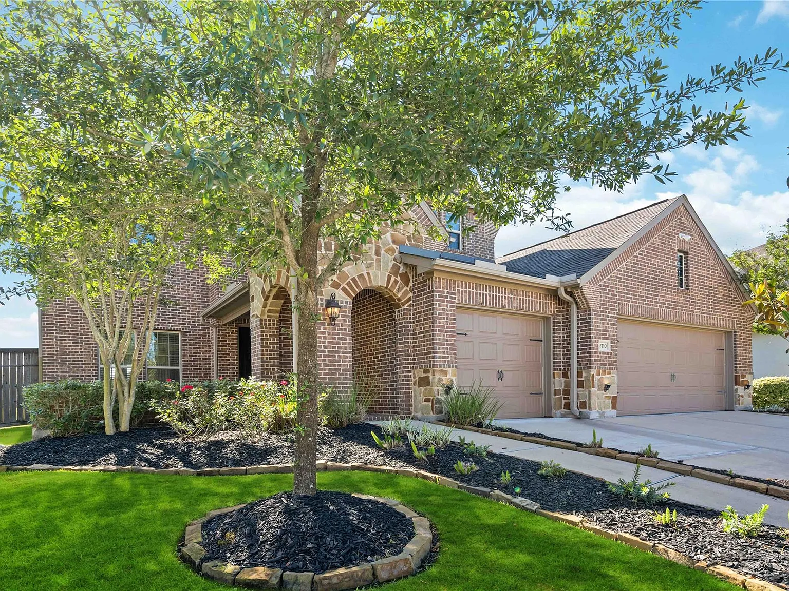 4 bed, 3.5 bath, 3478 sqft, $4,000 — Photo 2