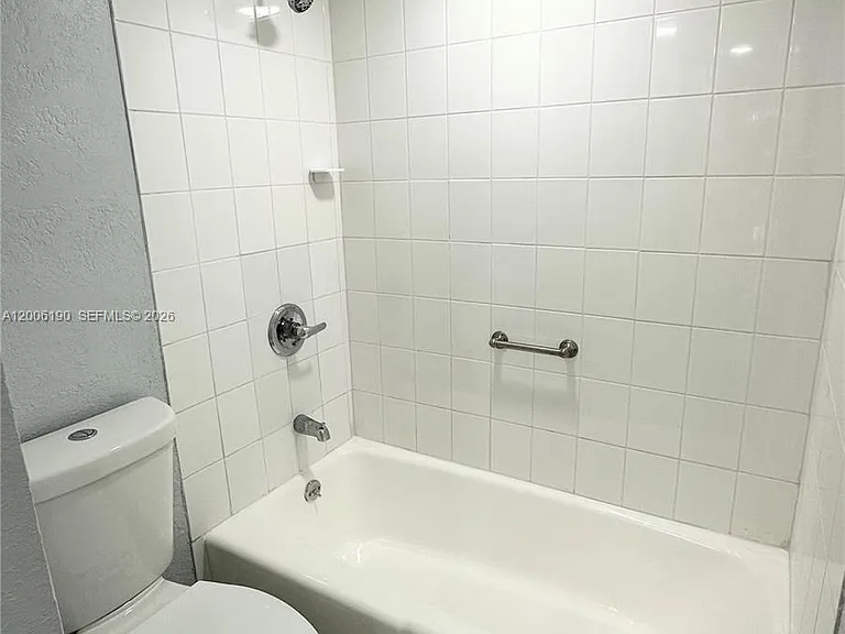 9405 SW 76th St #Y32 — Photo 11