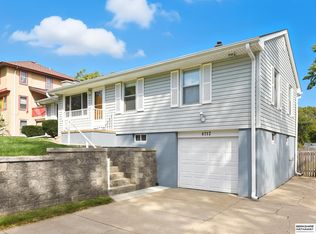8712 Parker St, Omaha, NE 68114