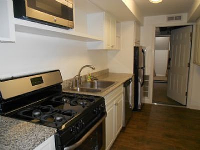4th image of 639 W Fullerton Pkwy #Gdn