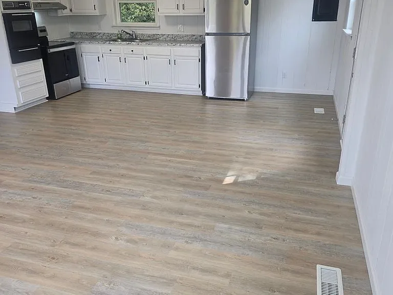 717 Howard St — Photo 11