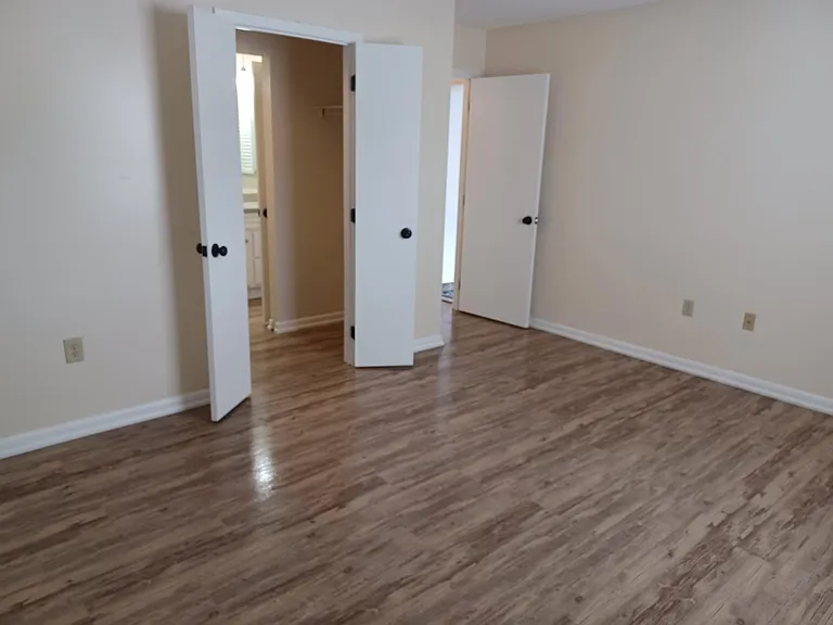 582 Moull St — Photo 21