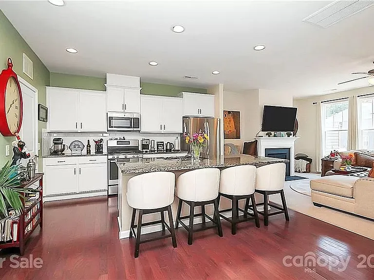 1502 Sharon Rd W — Photo 15