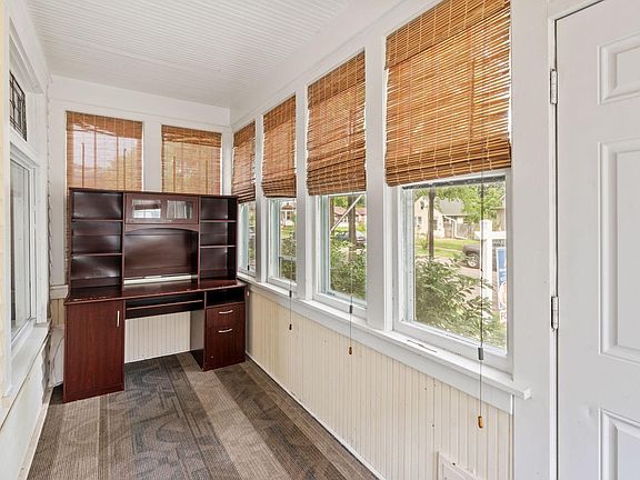 4th image of 1104 Cook Ave E