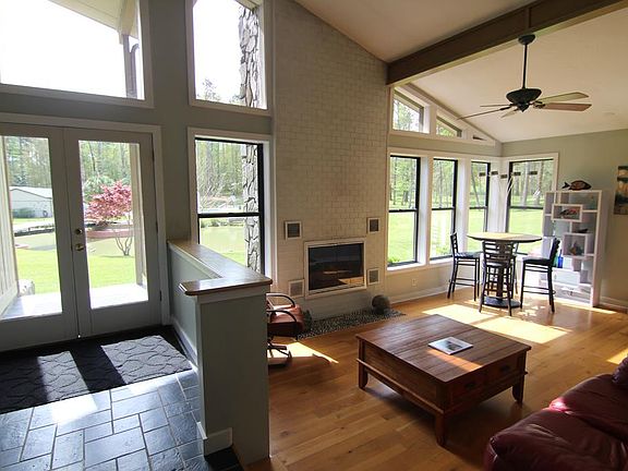 3rd image of 260 Deerwood Dr