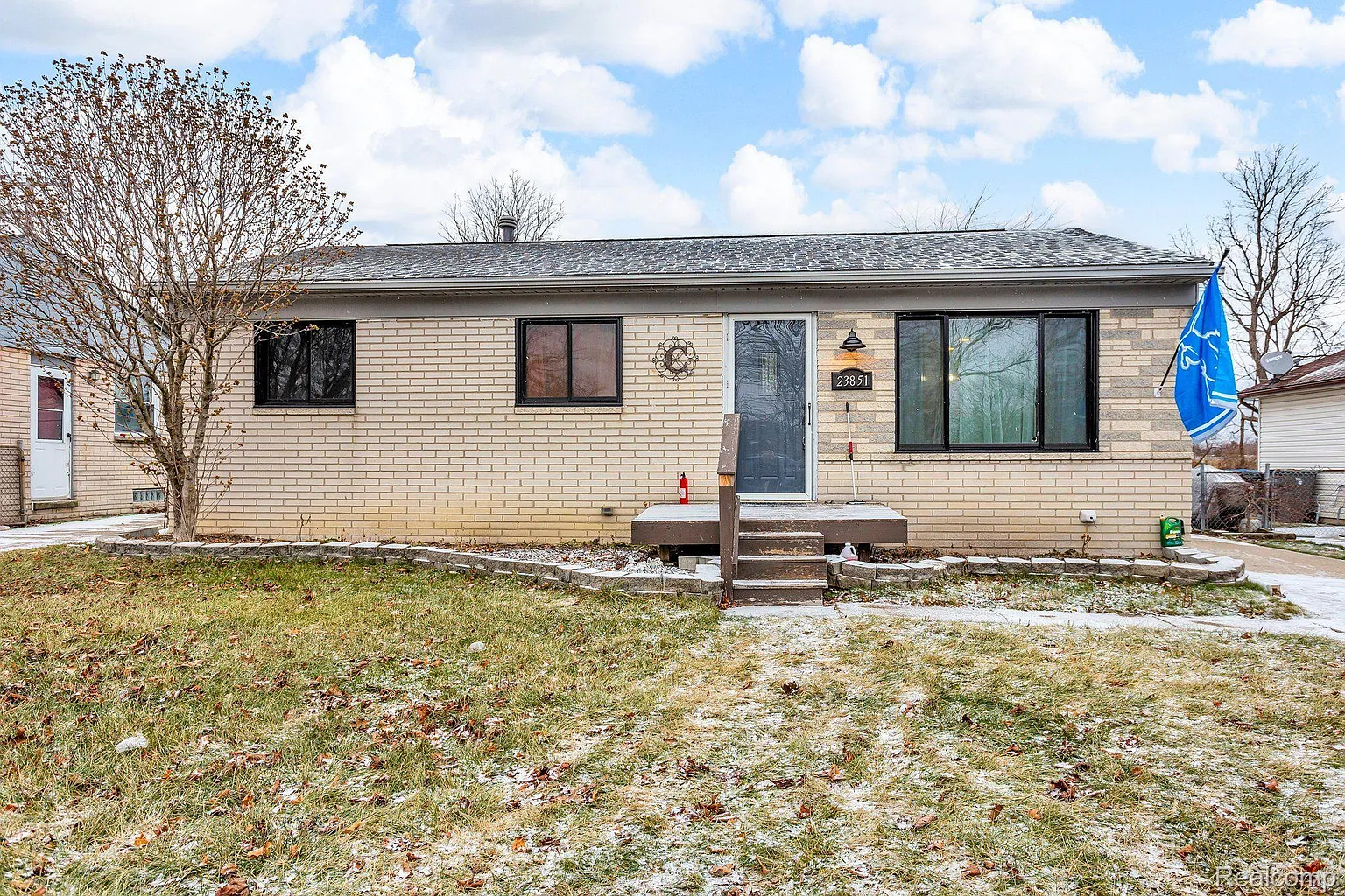 23851 Trombley St photo 1