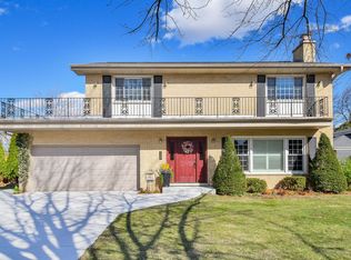 139 Grove Ave, Glen Ellyn, IL 60137